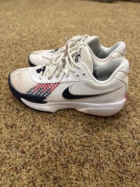 Nike women’s/girls basketball shoes